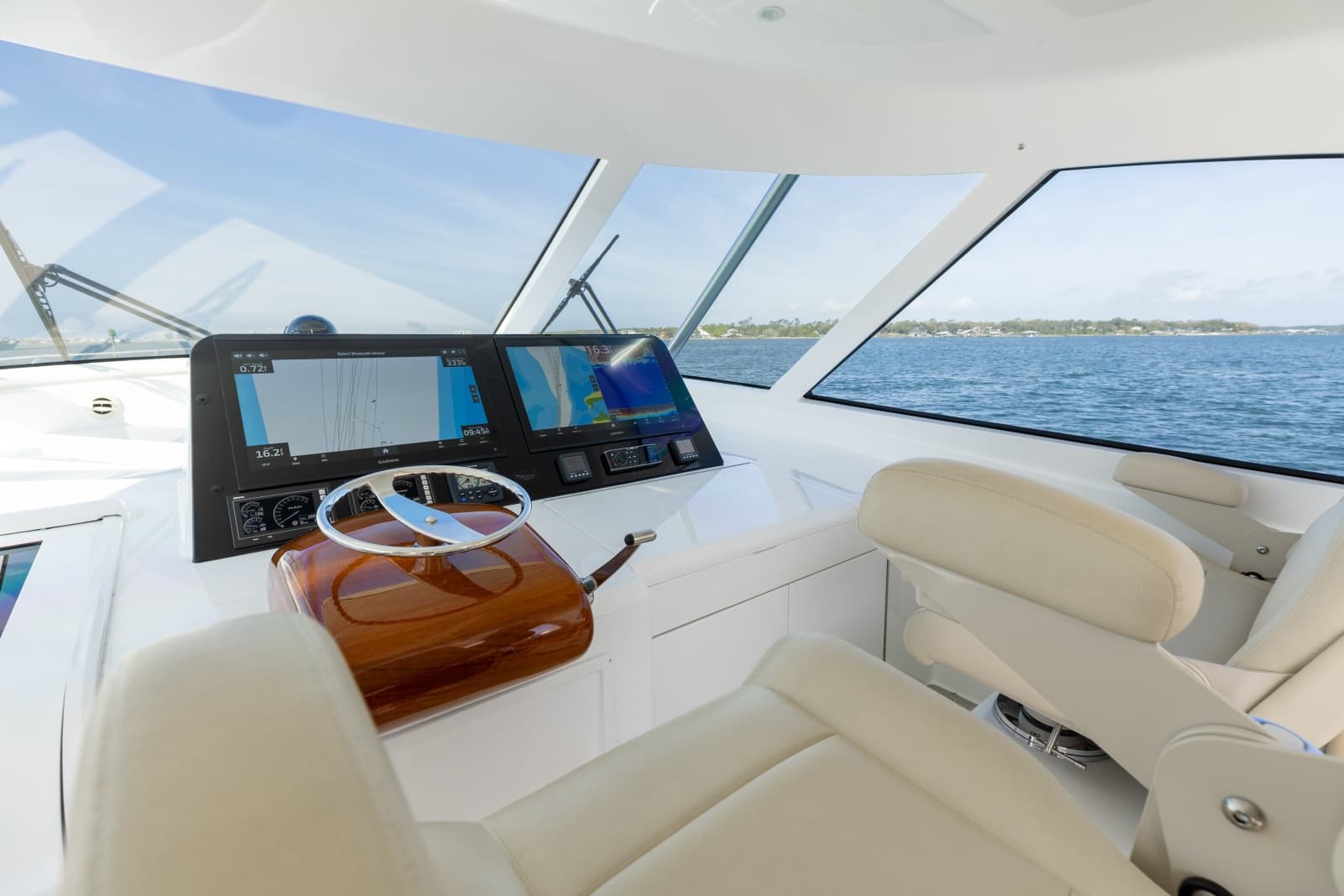 2018 52 Viking Sport Tower Wild Eagle Helm Deck (5)