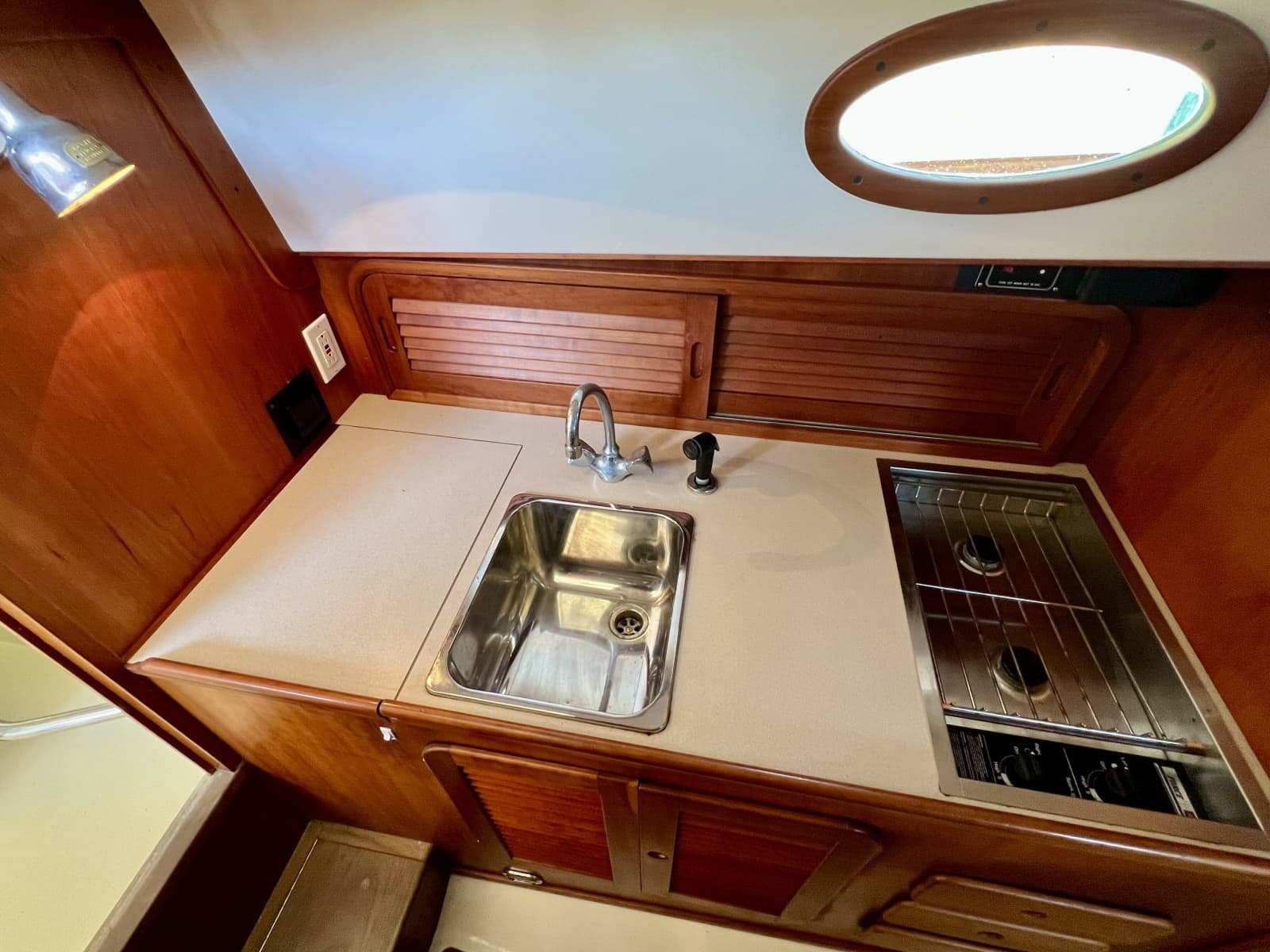 1995 Hinckley Picnic Boat 36 Classic