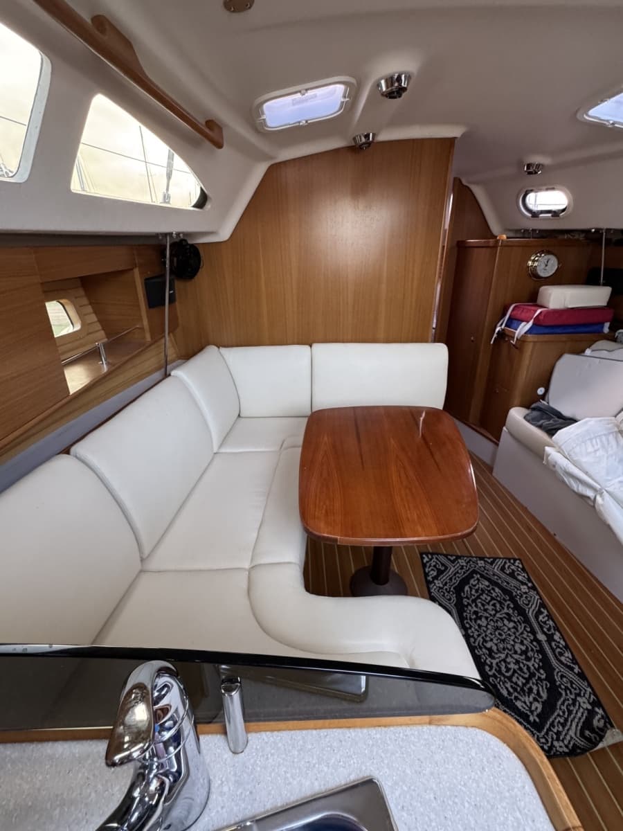 2019 Catalina 315 - Photo 27