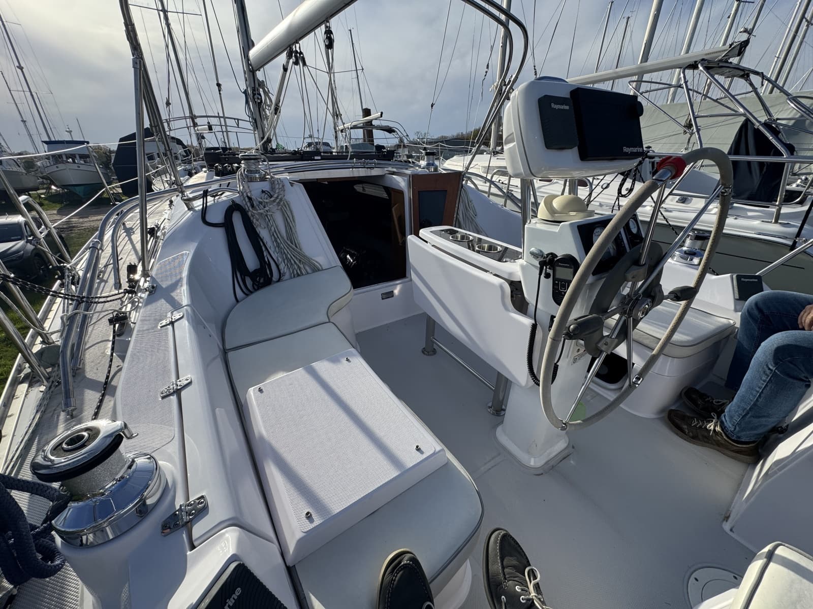 2019 Catalina 315 - Photo 8