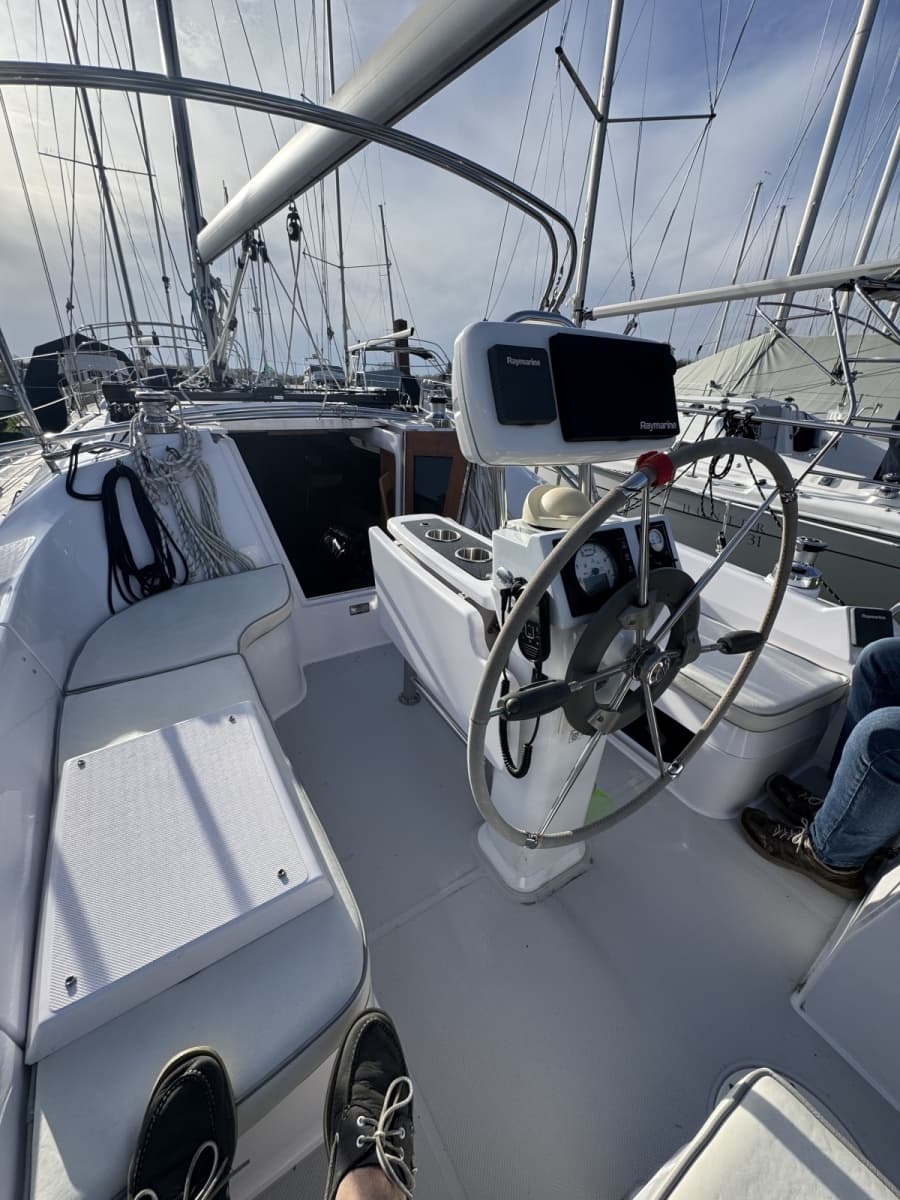 2019 Catalina 315 - Photo 17