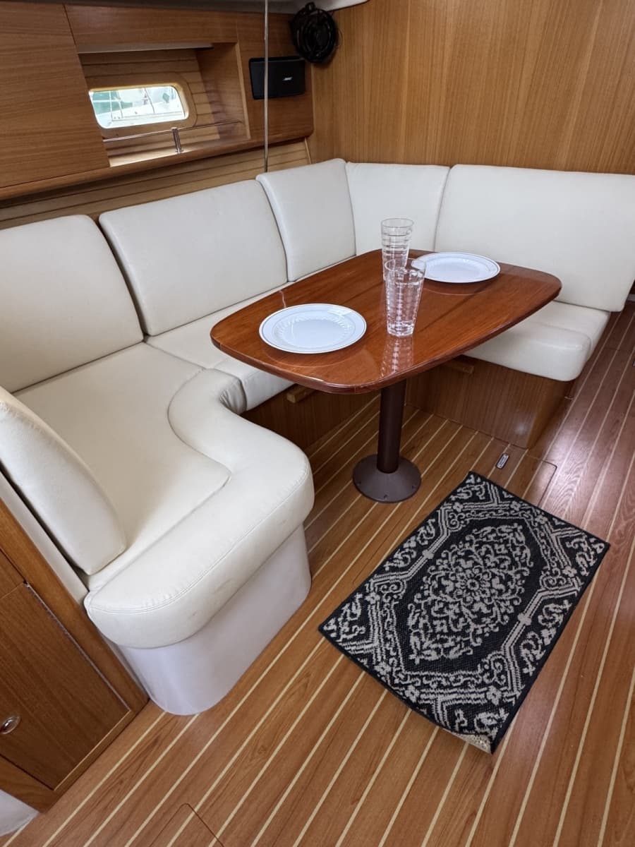 2019 Catalina 315 - Photo 28