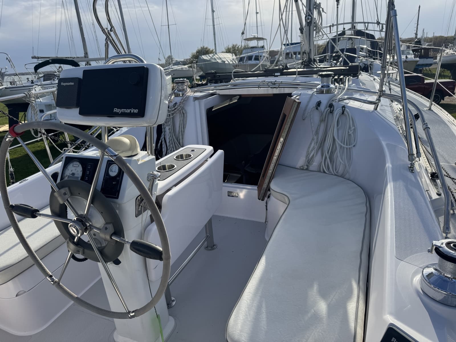2019 Catalina 315 - Photo 6