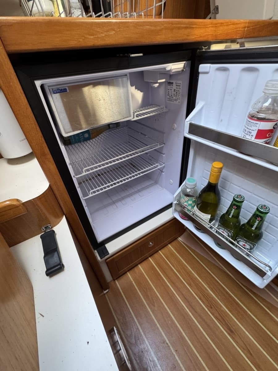 2019 Catalina 315 - Photo 33