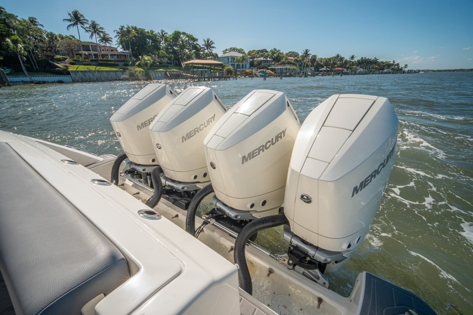 Boston Whaler 380 Realm -