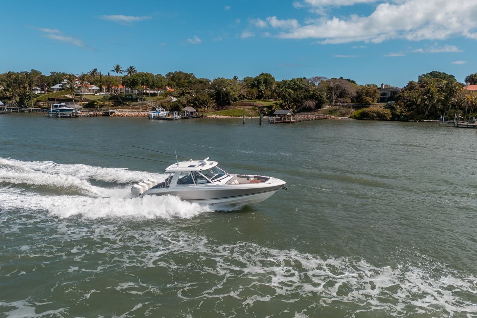 Boston Whaler 380 Realm -