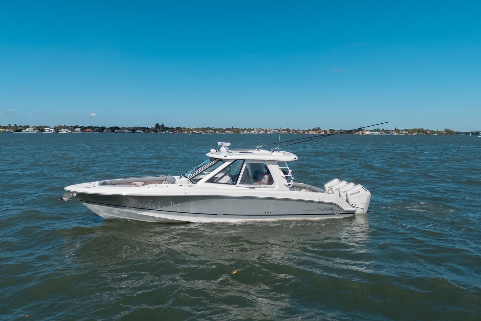 Boston Whaler 380 Realm -