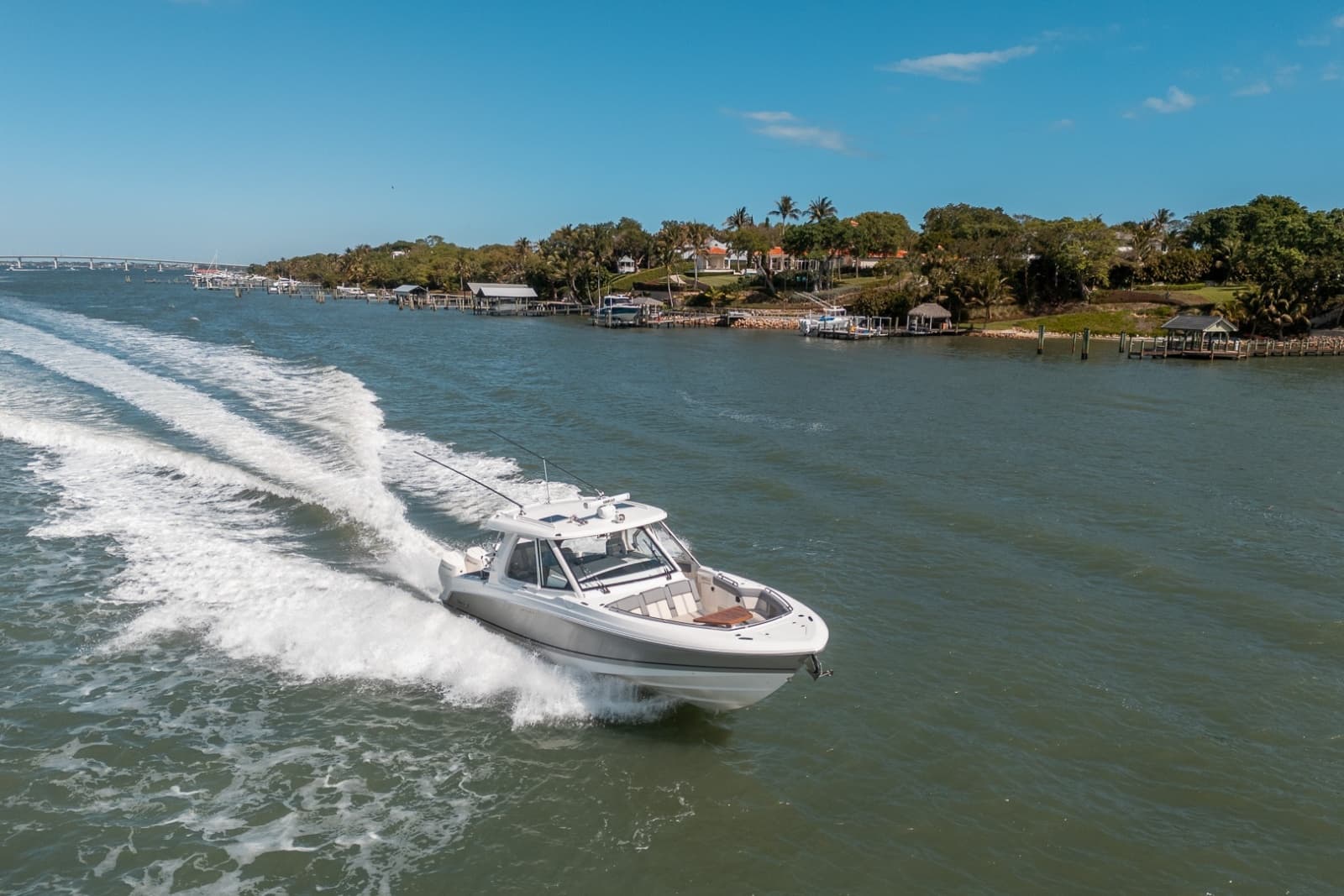 Boston Whaler 380 Realm -