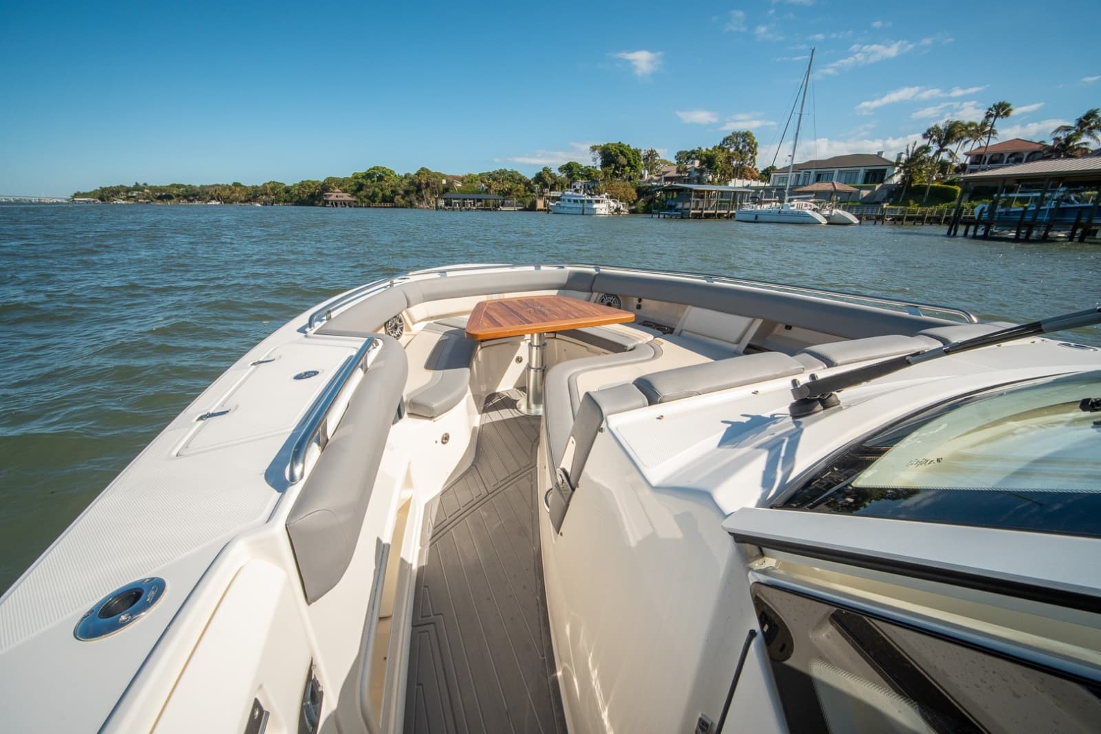 Boston Whaler 380 Realm -