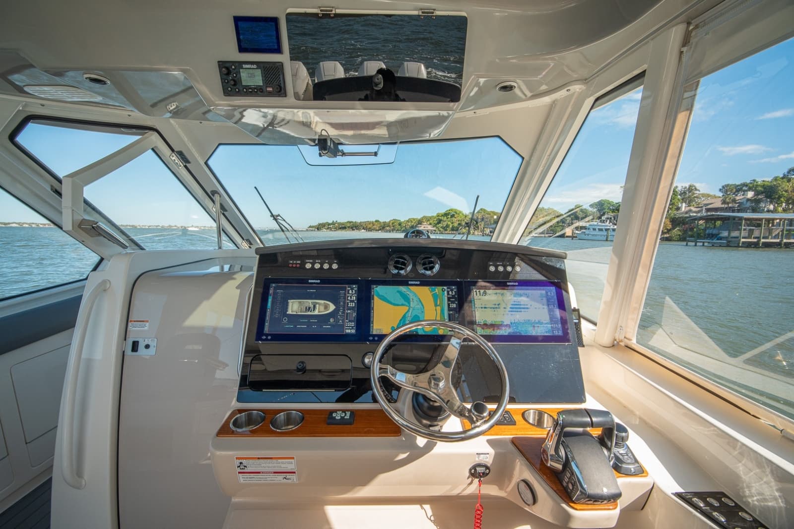 Boston Whaler 380 Realm -