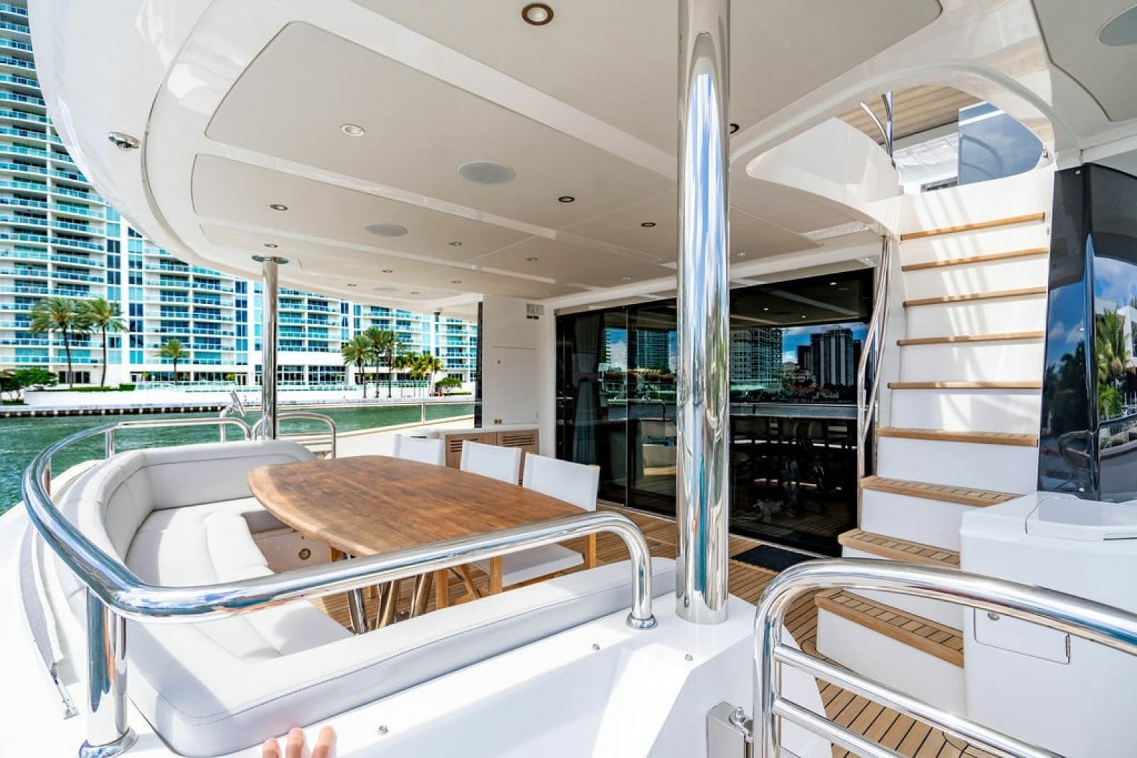 2019 Sunseeker 95 Motor Yacht - Photo 9