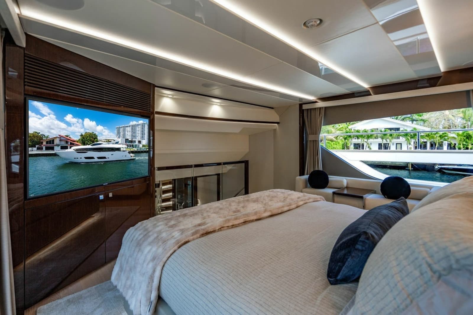 2019 Sunseeker 95 Motor Yacht - Photo 55