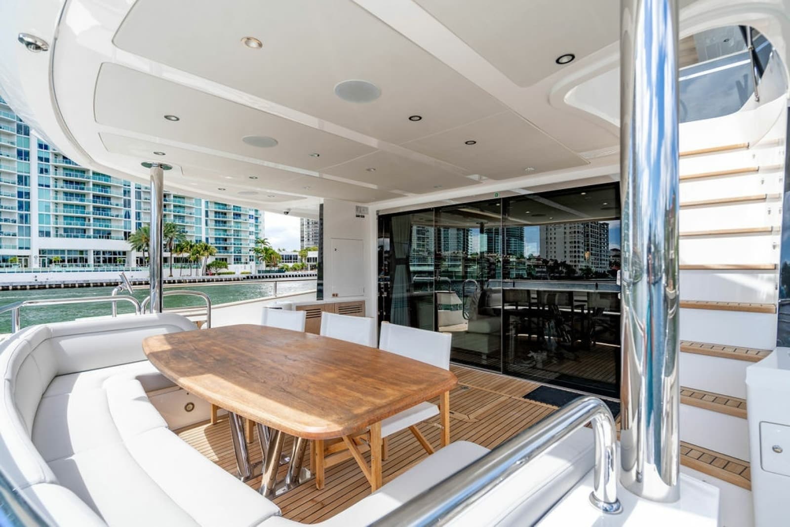 2019 Sunseeker 95 Motor Yacht - Photo 10