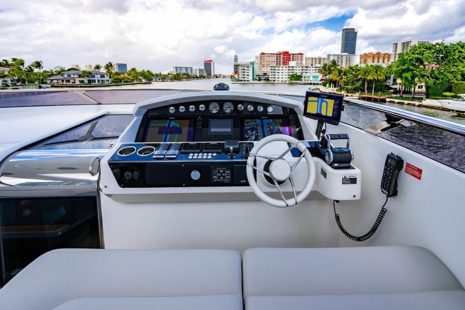 2019 Sunseeker 95 Motor Yacht - Photo 31