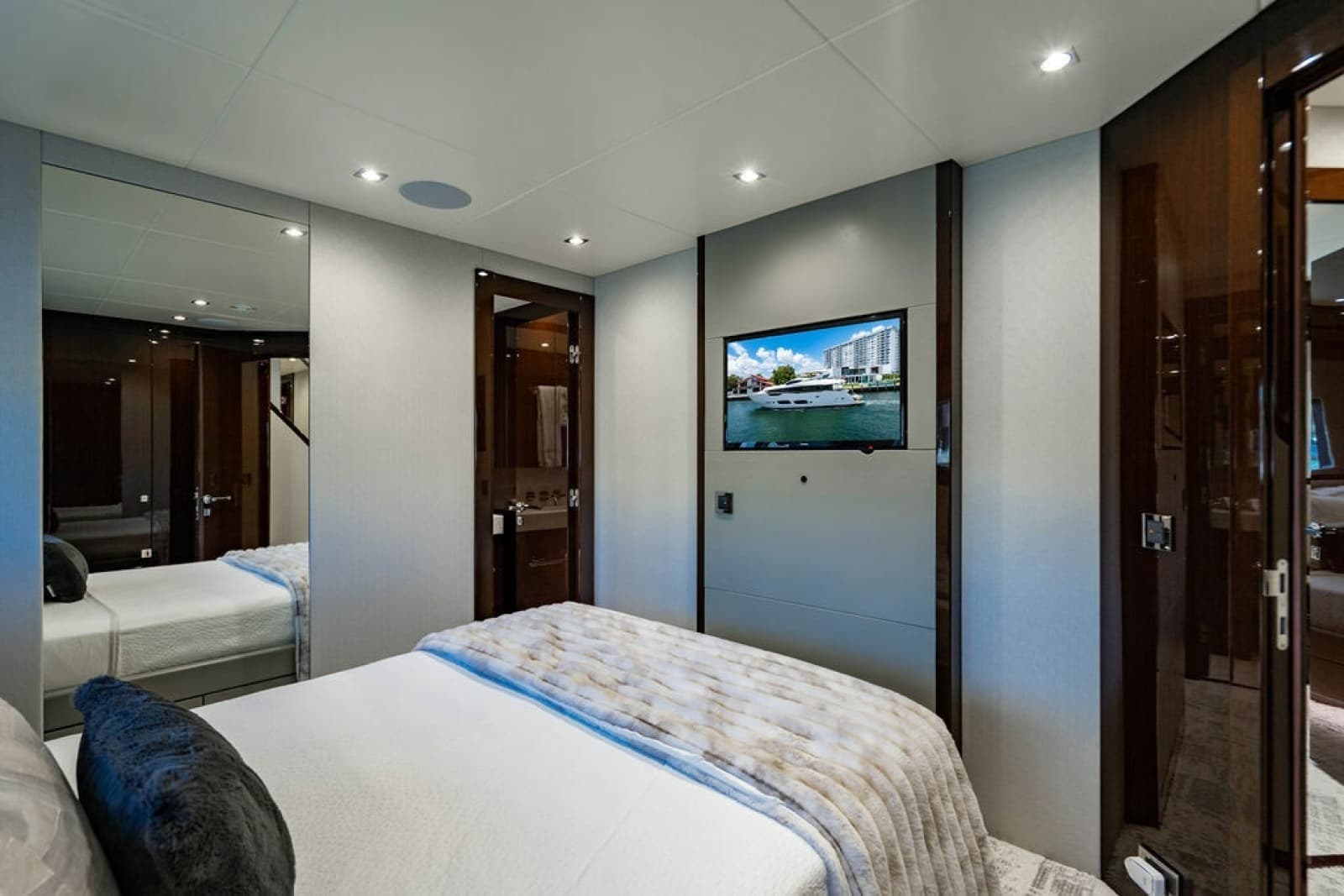 2019 Sunseeker 95 Motor Yacht - Photo 63