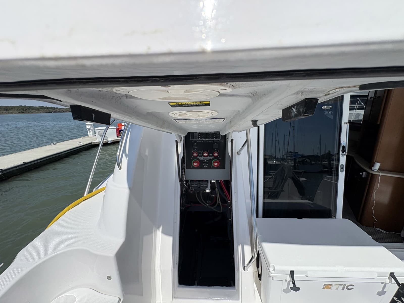 2005 Meridian 411 Sedan