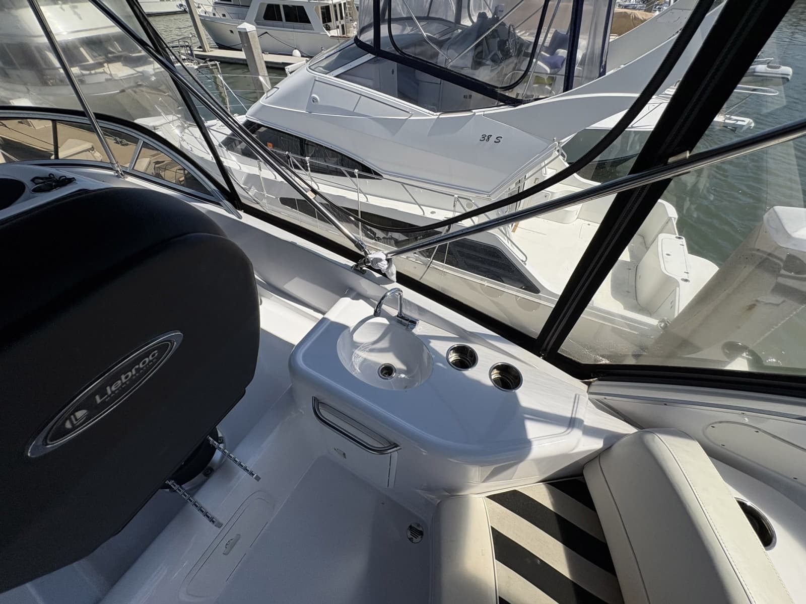 2005 Meridian 411 Sedan