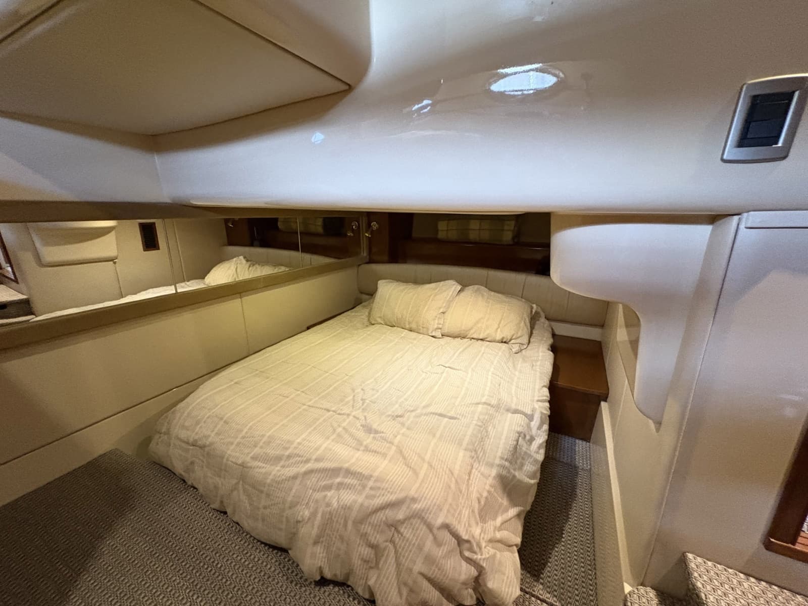 2005 Meridian 411 Sedan