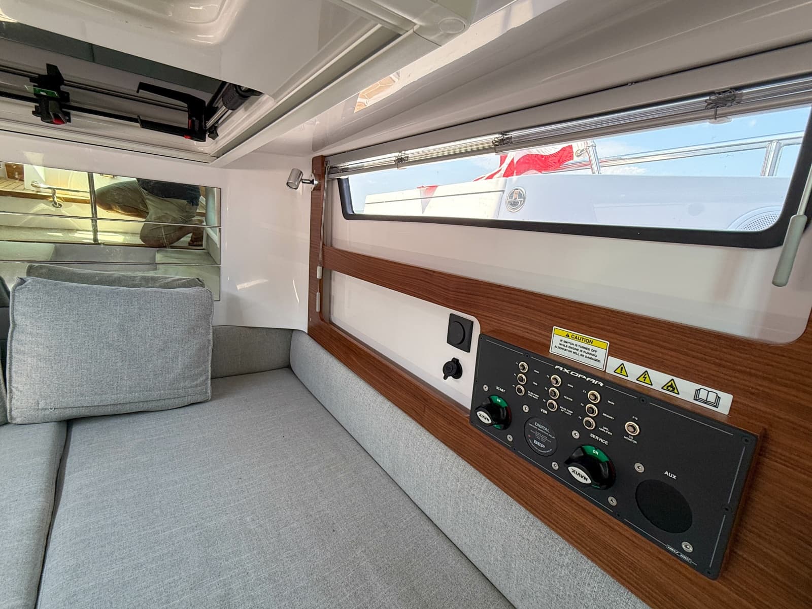 2021 Axopar 28 Cabin