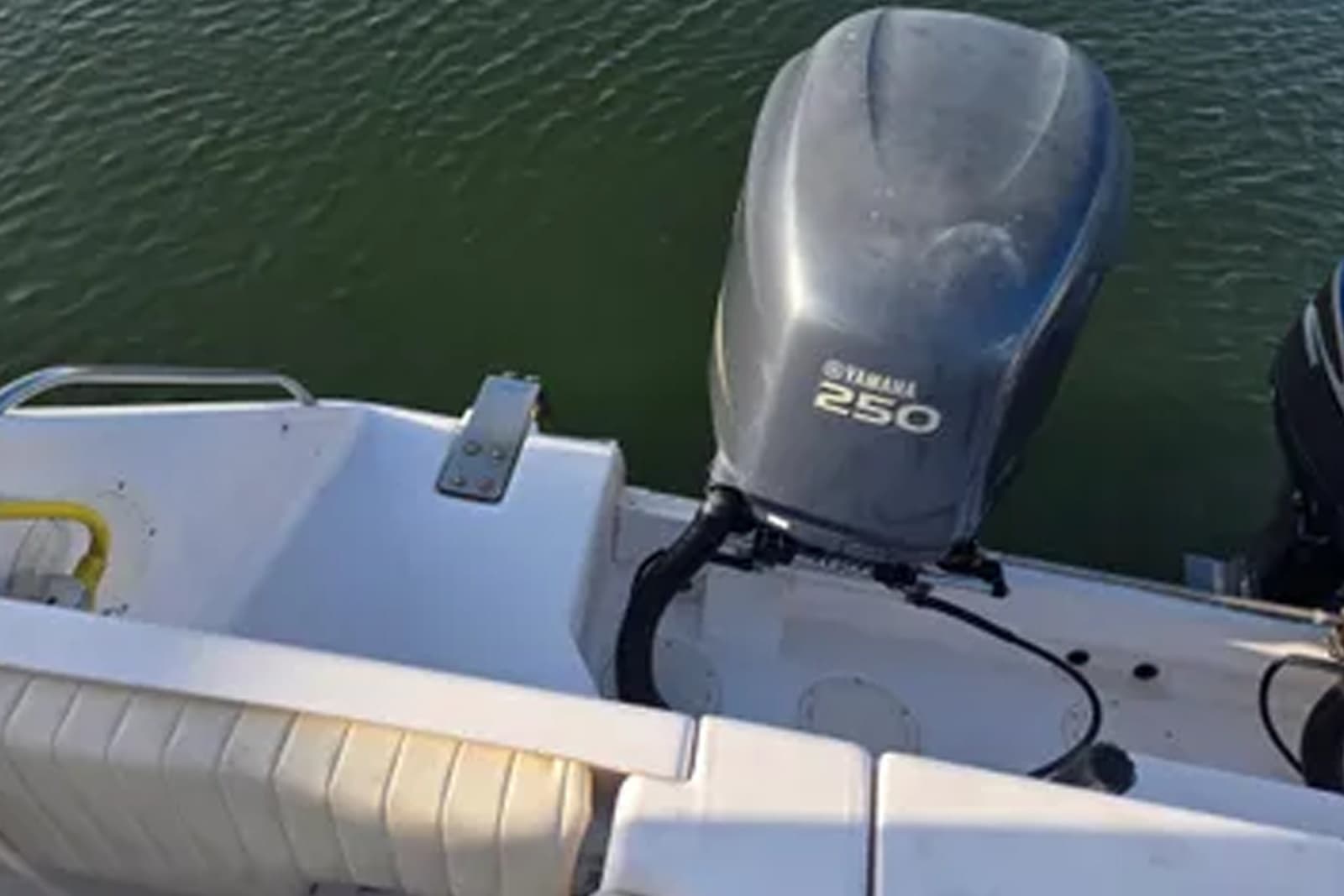 2004 Grady-White Express 330