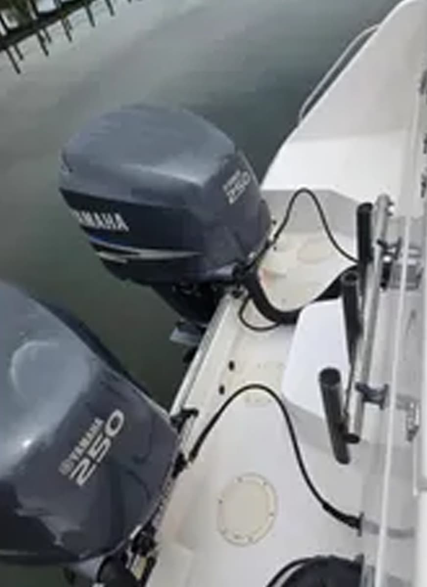 2004 Grady-White Express 330