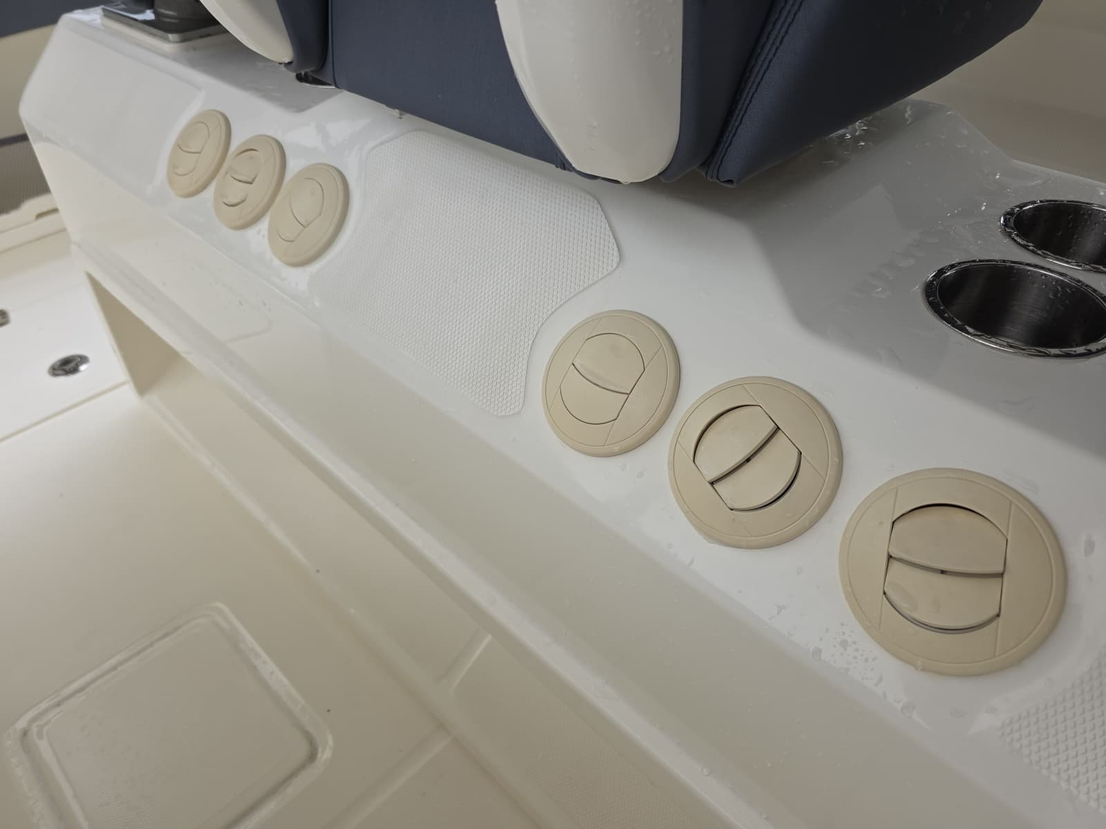 2021 Boston Whaler 420 Outrage - Photo 87