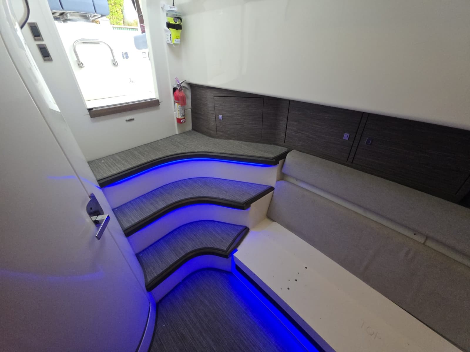 2021 Boston Whaler 420 Outrage - Photo 78