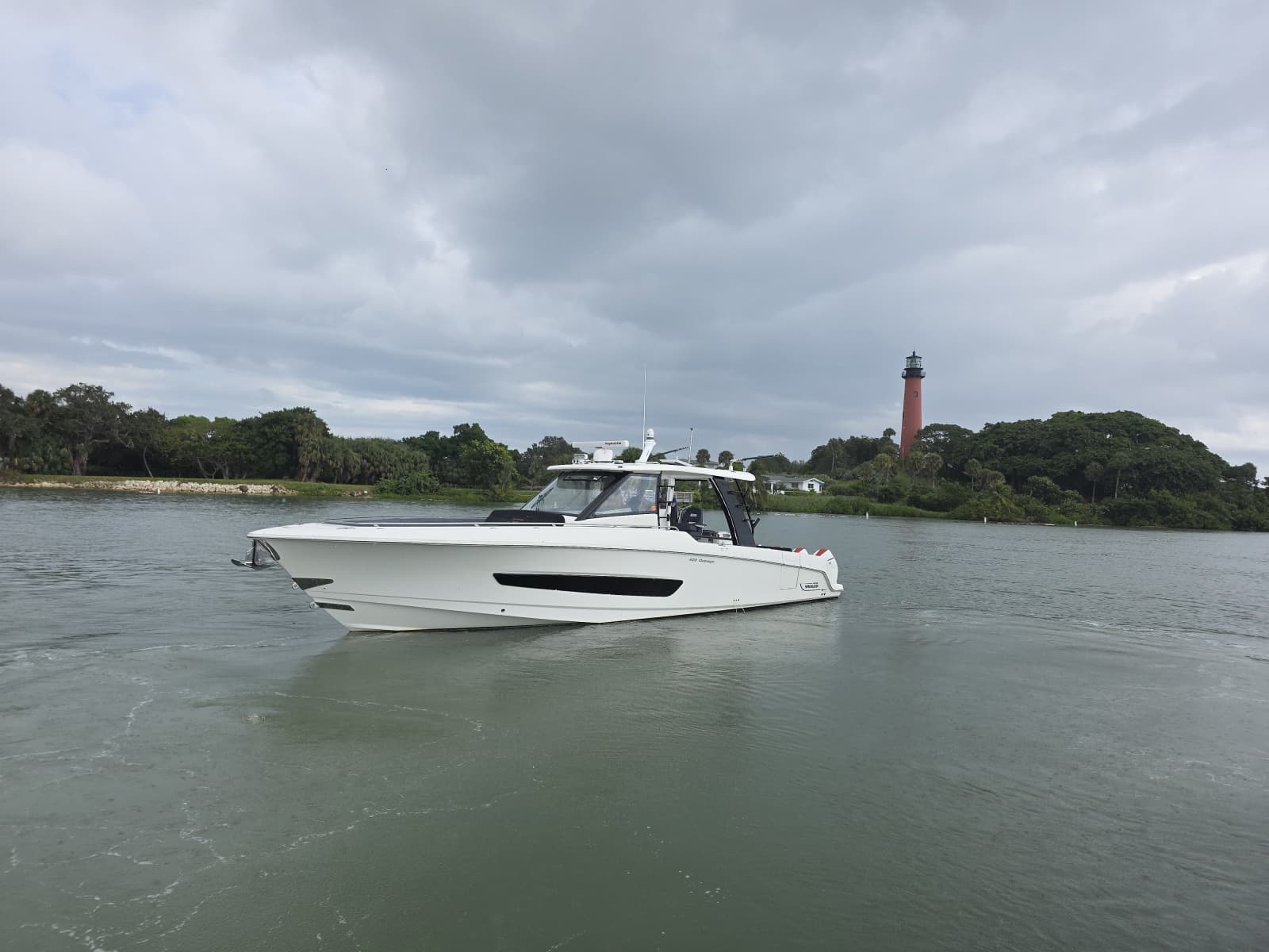 2021 Boston Whaler 420 Outrage - Photo 2