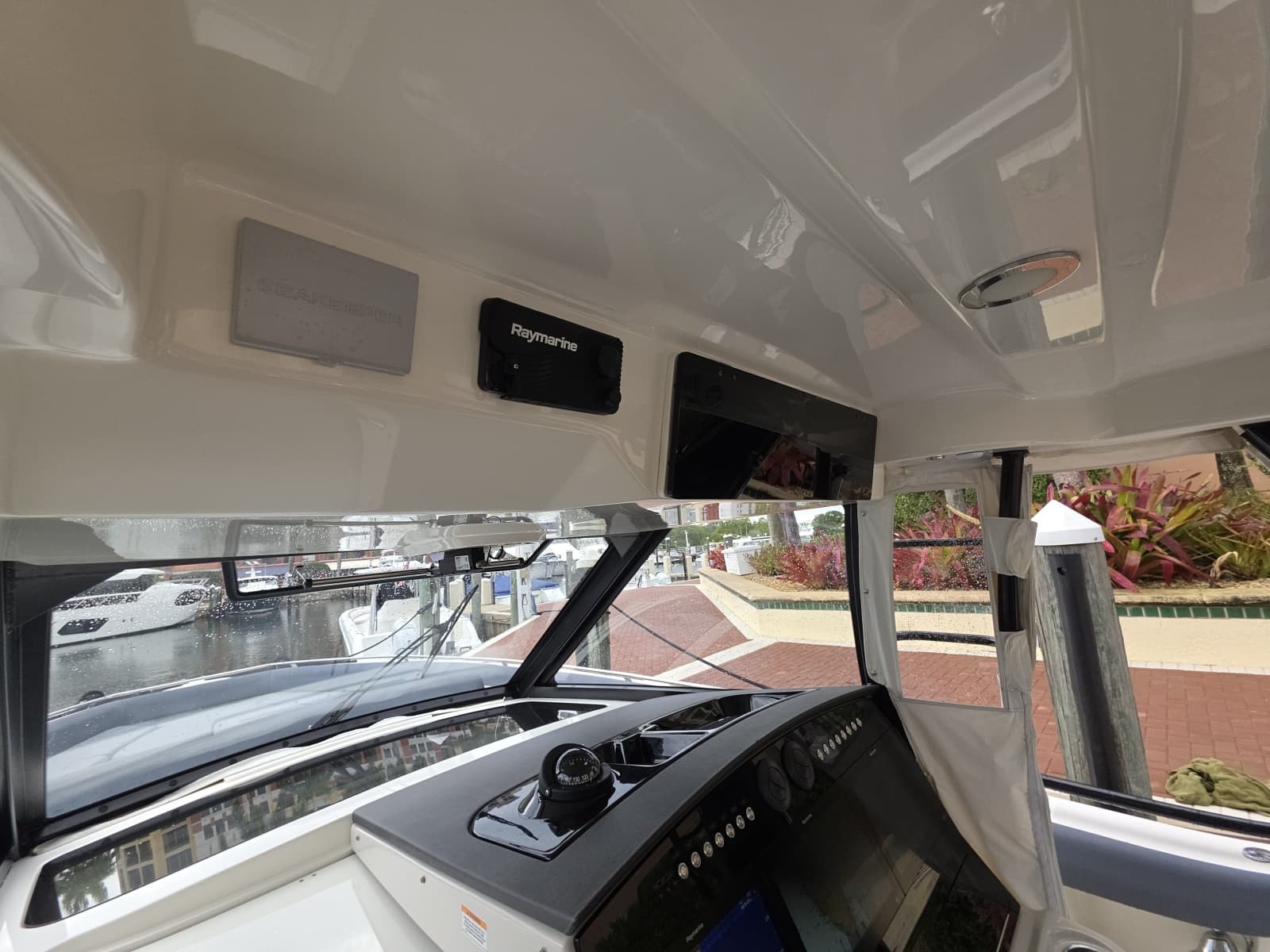 2021 Boston Whaler 420 Outrage - Photo 60