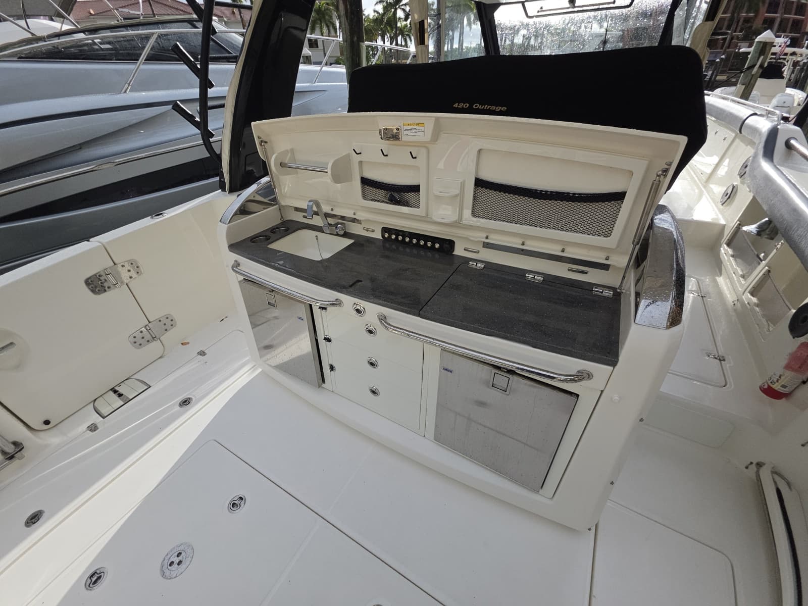 2021 Boston Whaler 420 Outrage - Photo 26