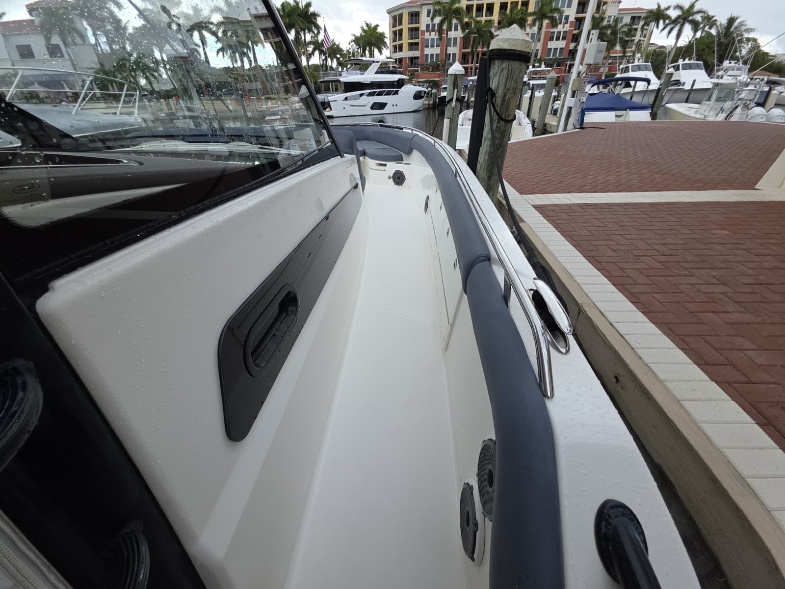 2021 Boston Whaler 420 Outrage - Photo 36