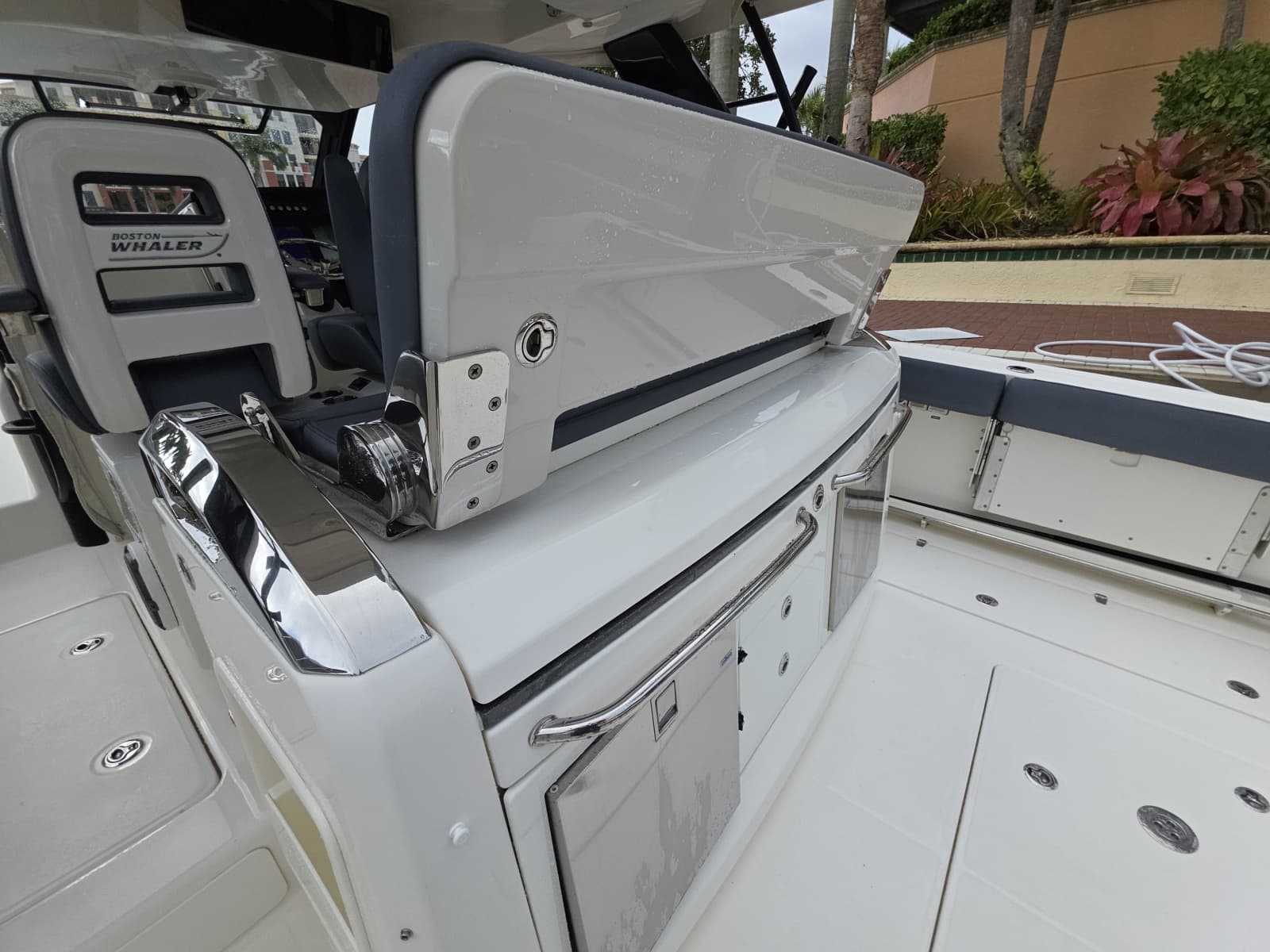 2021 Boston Whaler 420 Outrage - Photo 57