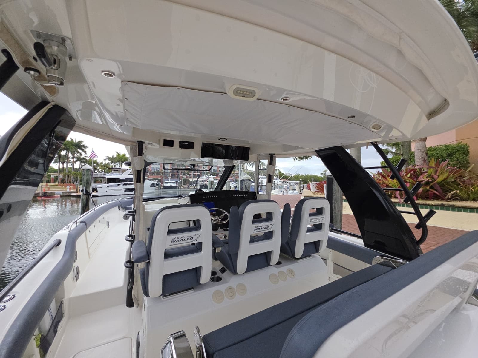 2021 Boston Whaler 420 Outrage - Photo 56