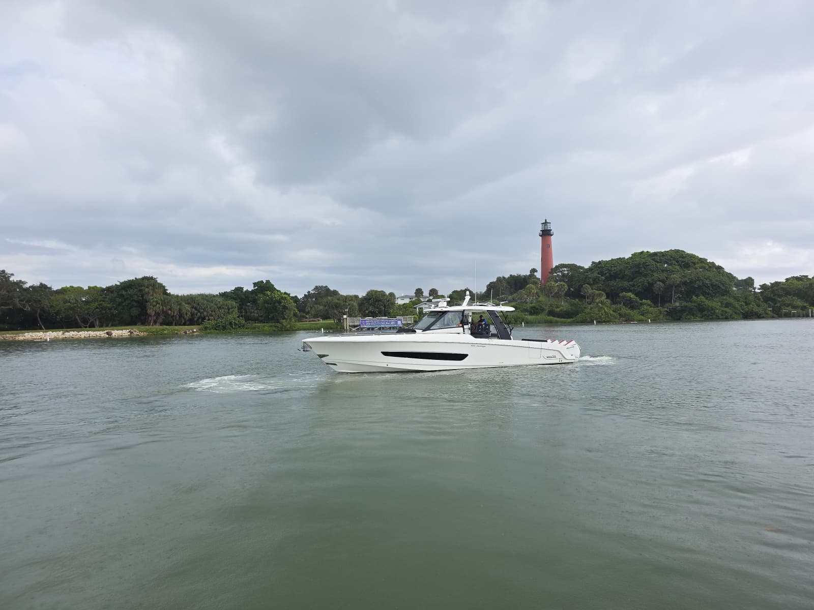 2021 Boston Whaler 420 Outrage - Photo 4