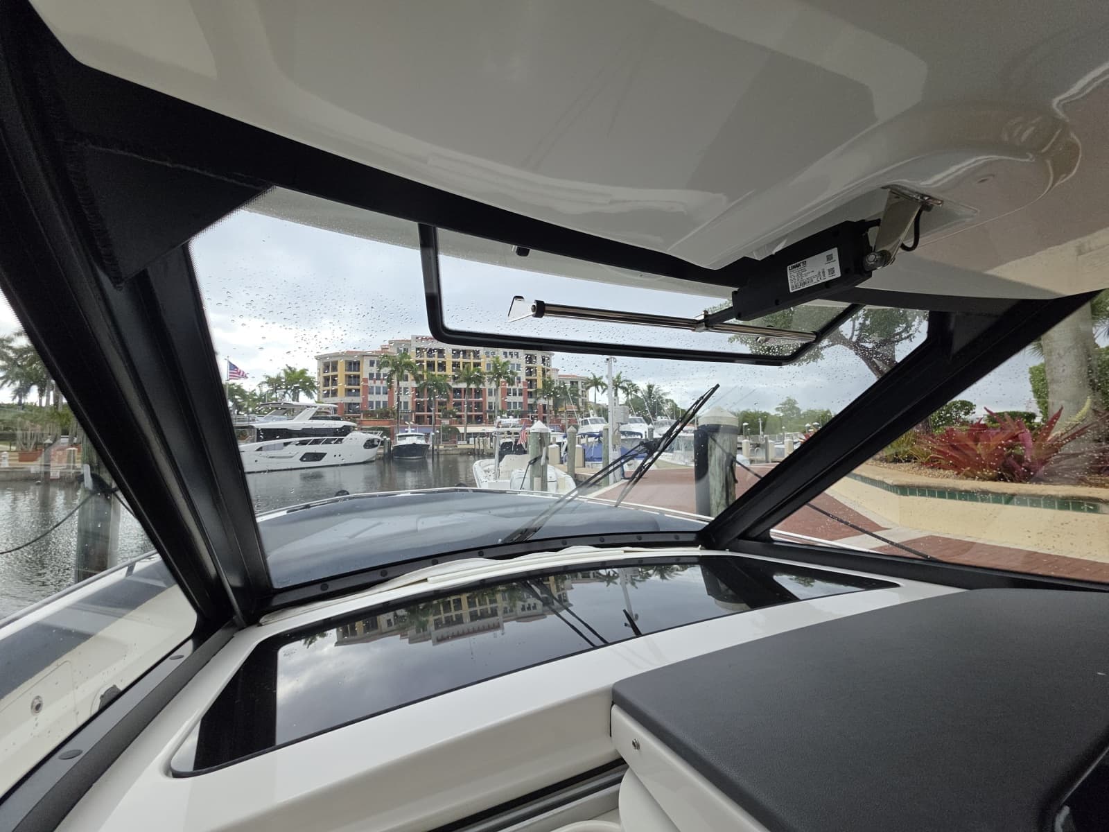 2021 Boston Whaler 420 Outrage - Photo 61