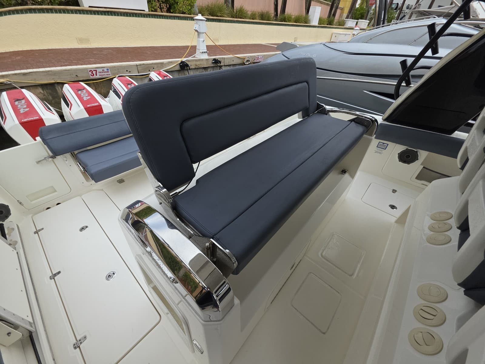2021 Boston Whaler 420 Outrage - Photo 31