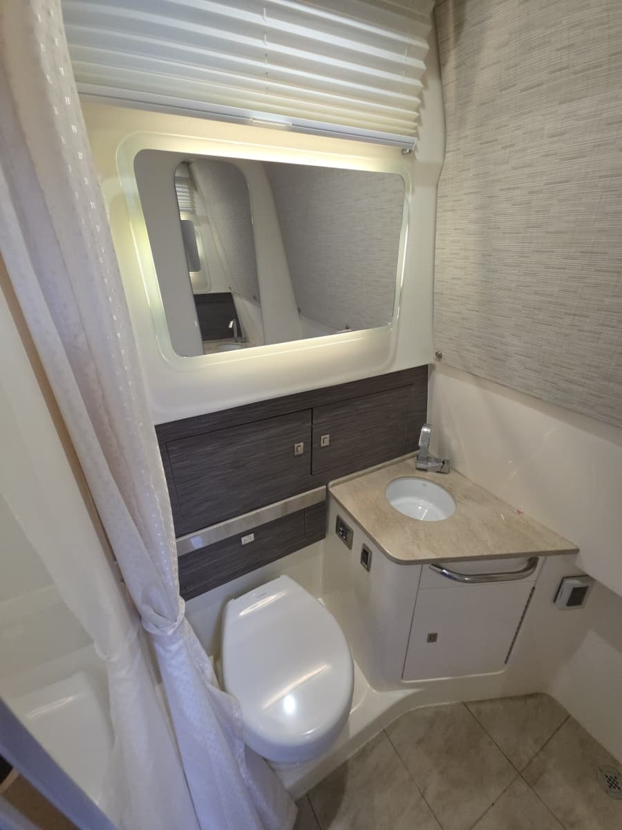 2021 Boston Whaler 420 Outrage - Photo 73