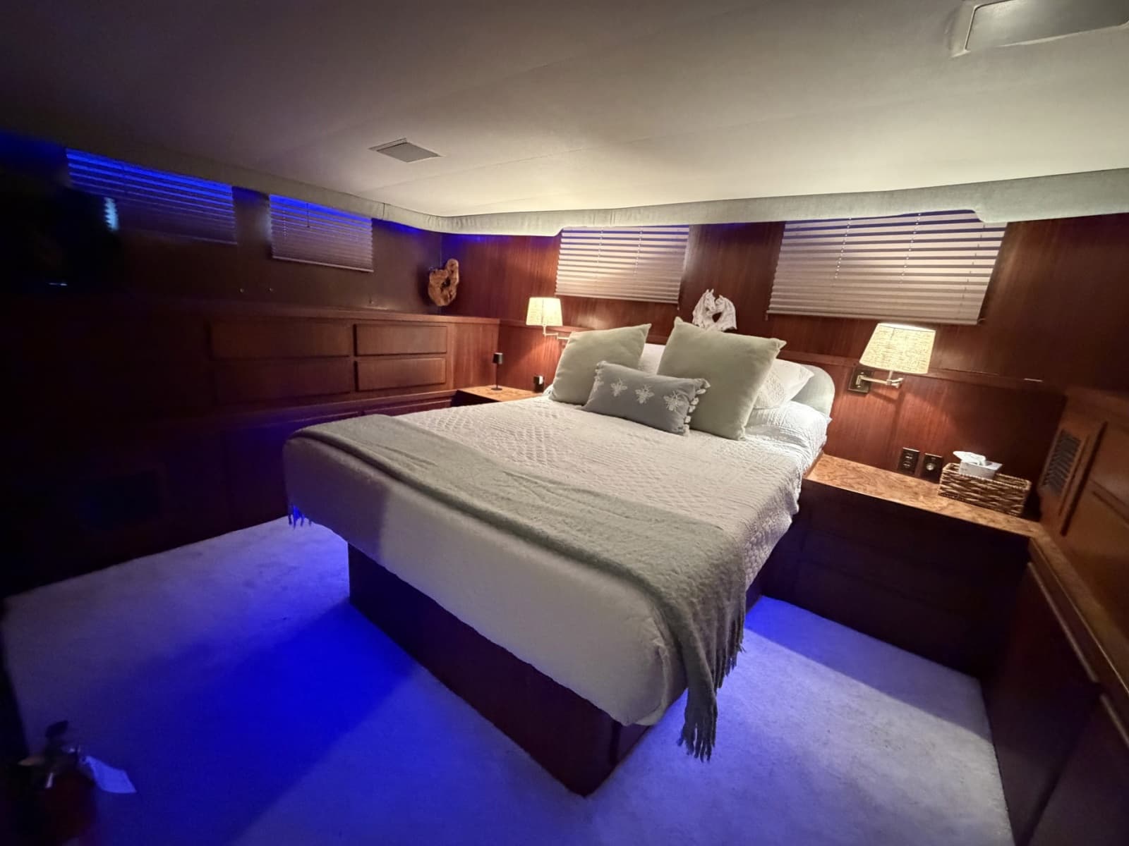 1987 Hatteras Motor Yacht