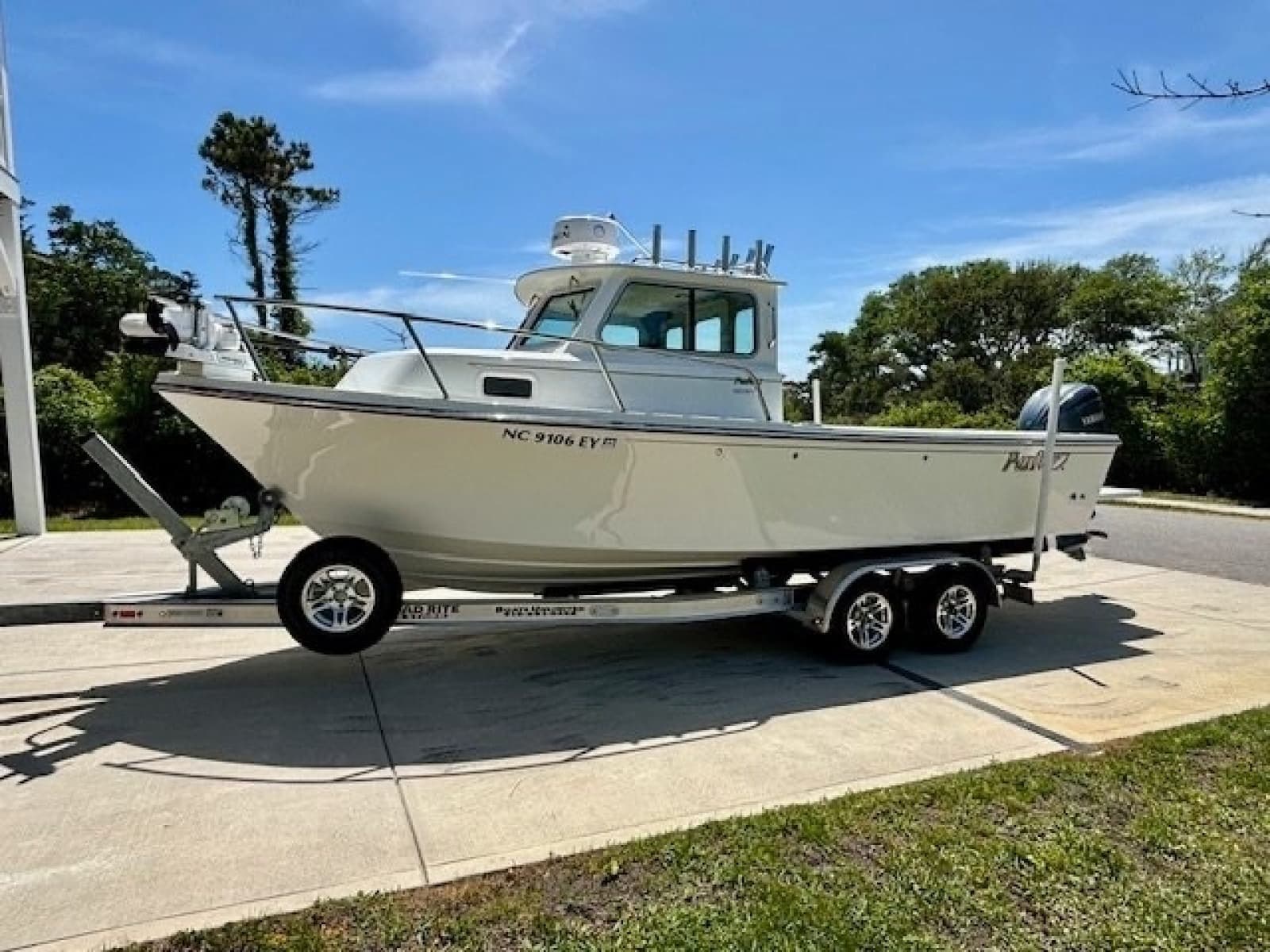 2022 Parker 2320 Sport Cabin