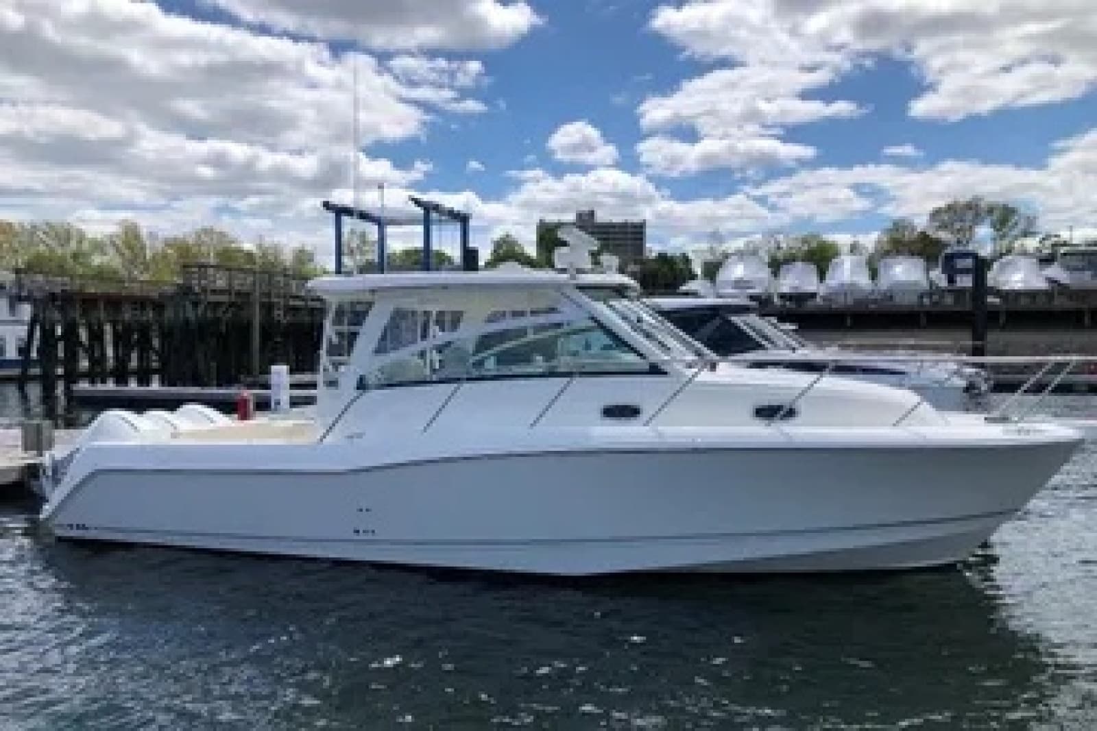2020 Boston Whaler Conquest