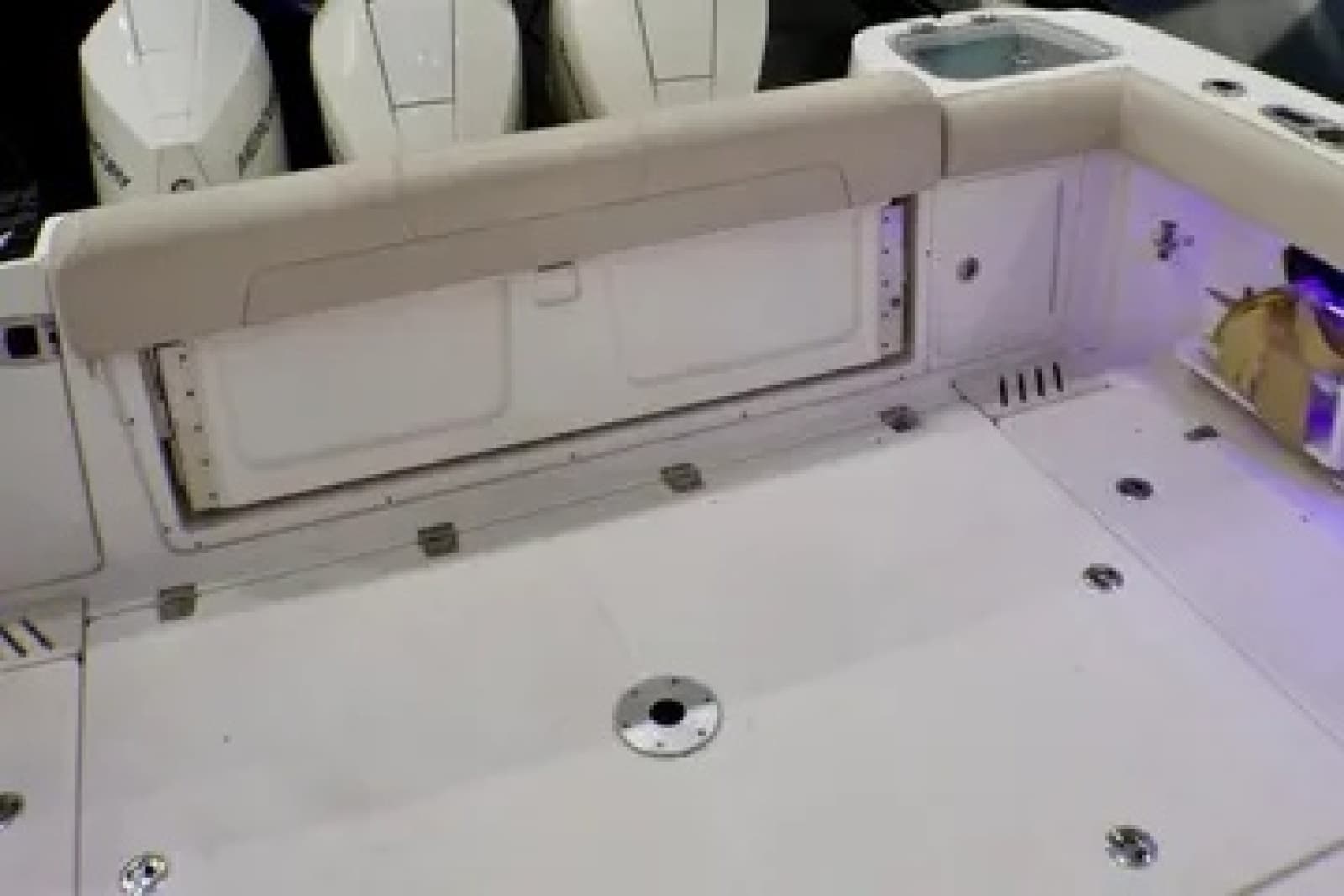 2020 Boston Whaler Conquest