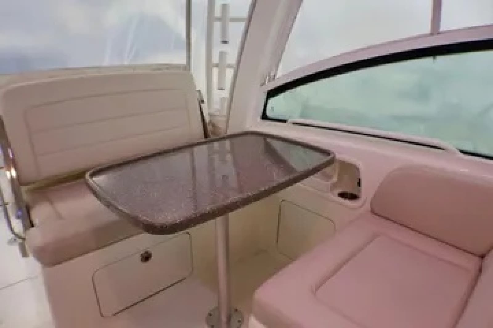 2020 Boston Whaler Conquest
