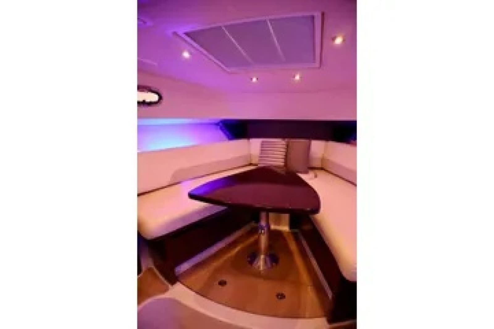 2020 Boston Whaler Conquest