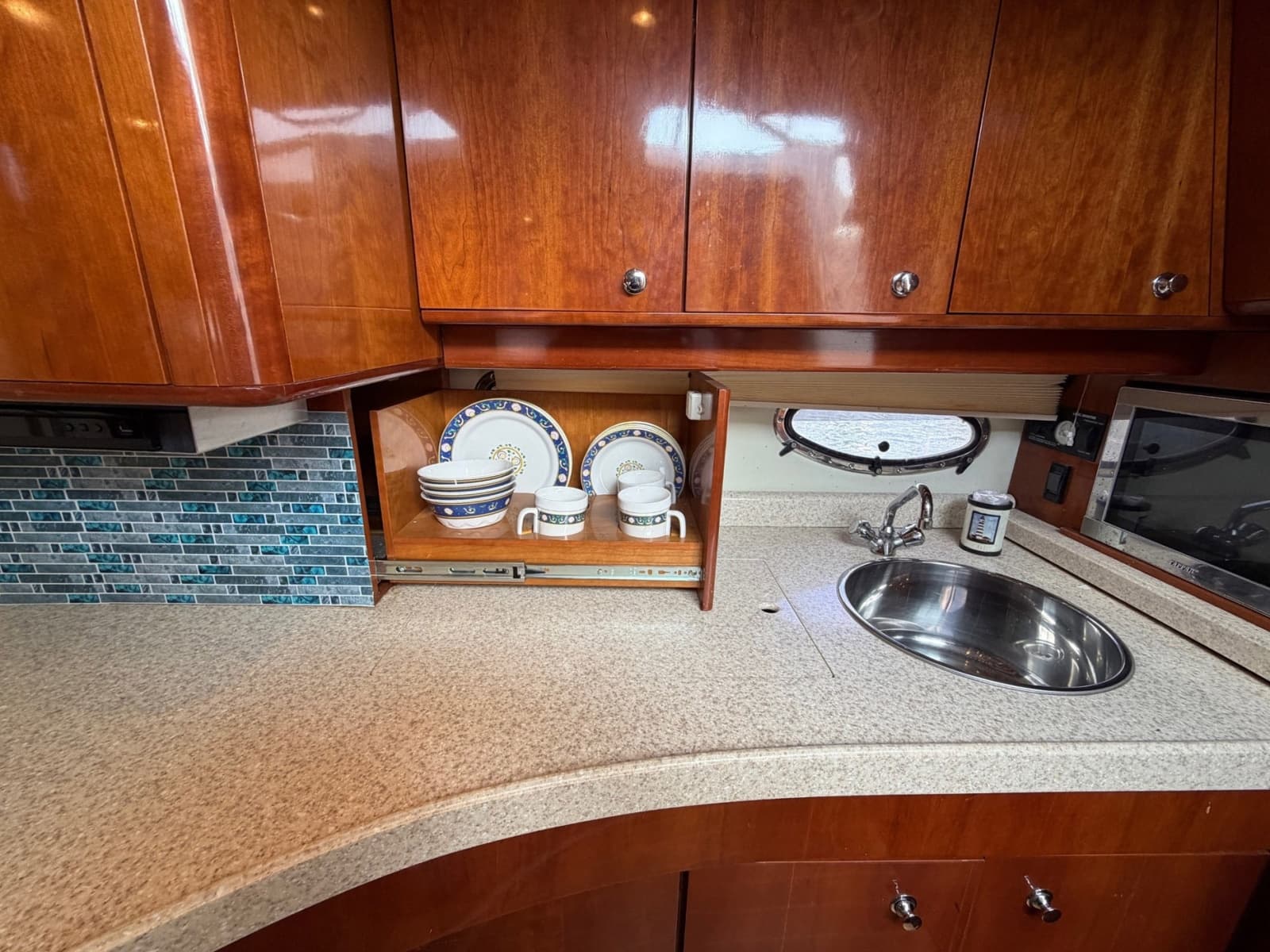 2005 Regal Commodore 4260