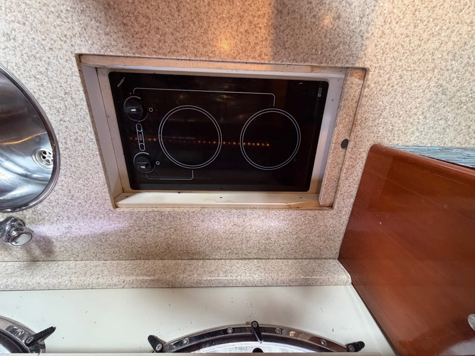 2005 Regal Commodore 4260