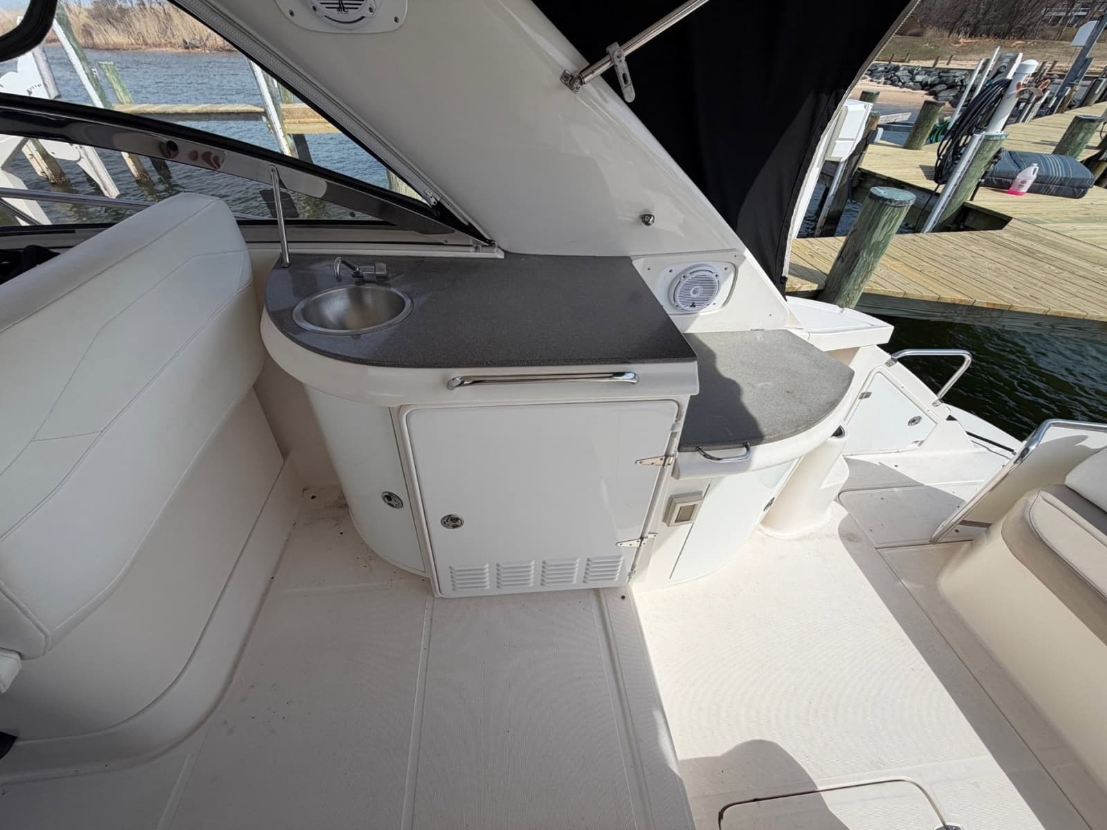 2005 Regal Commodore 4260