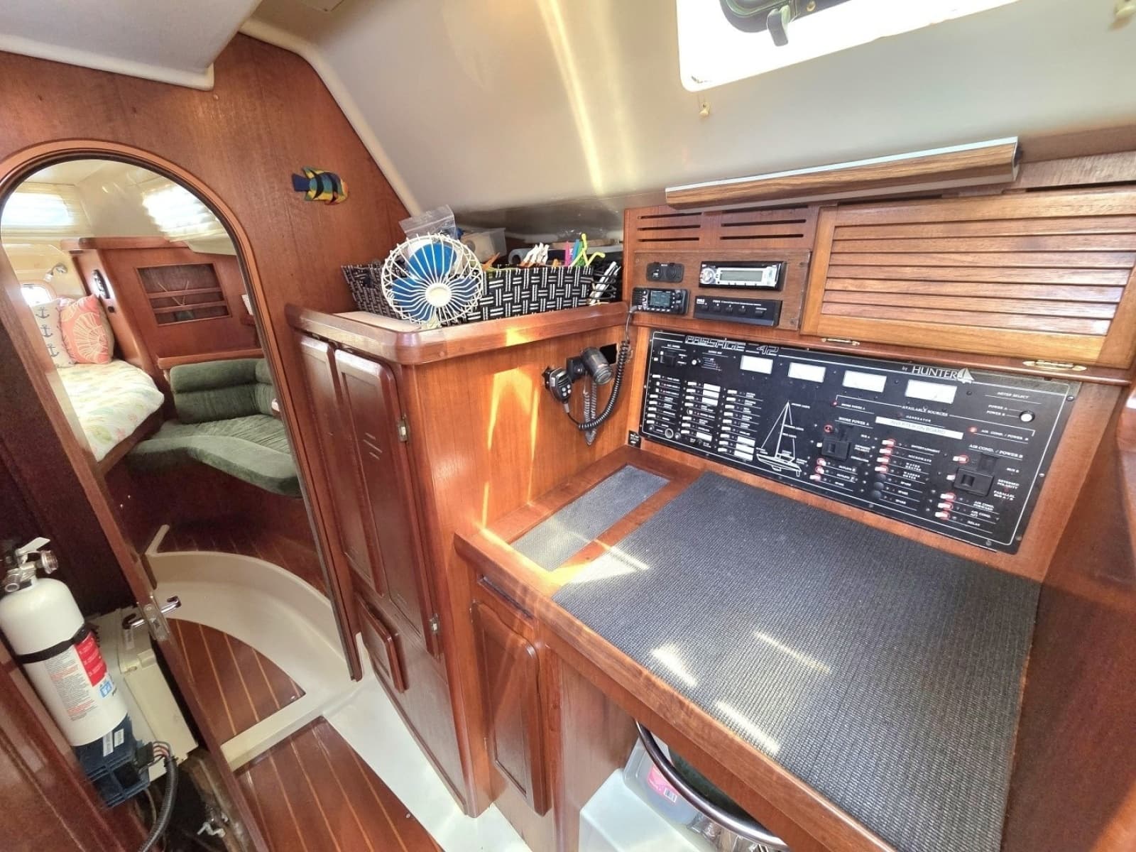 1991 Hunter Passage 42 - Photo 18