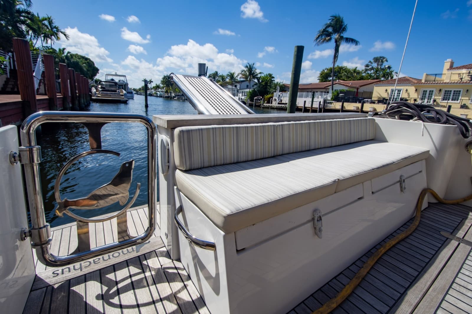 2019 Monachus Issa 45 Issa