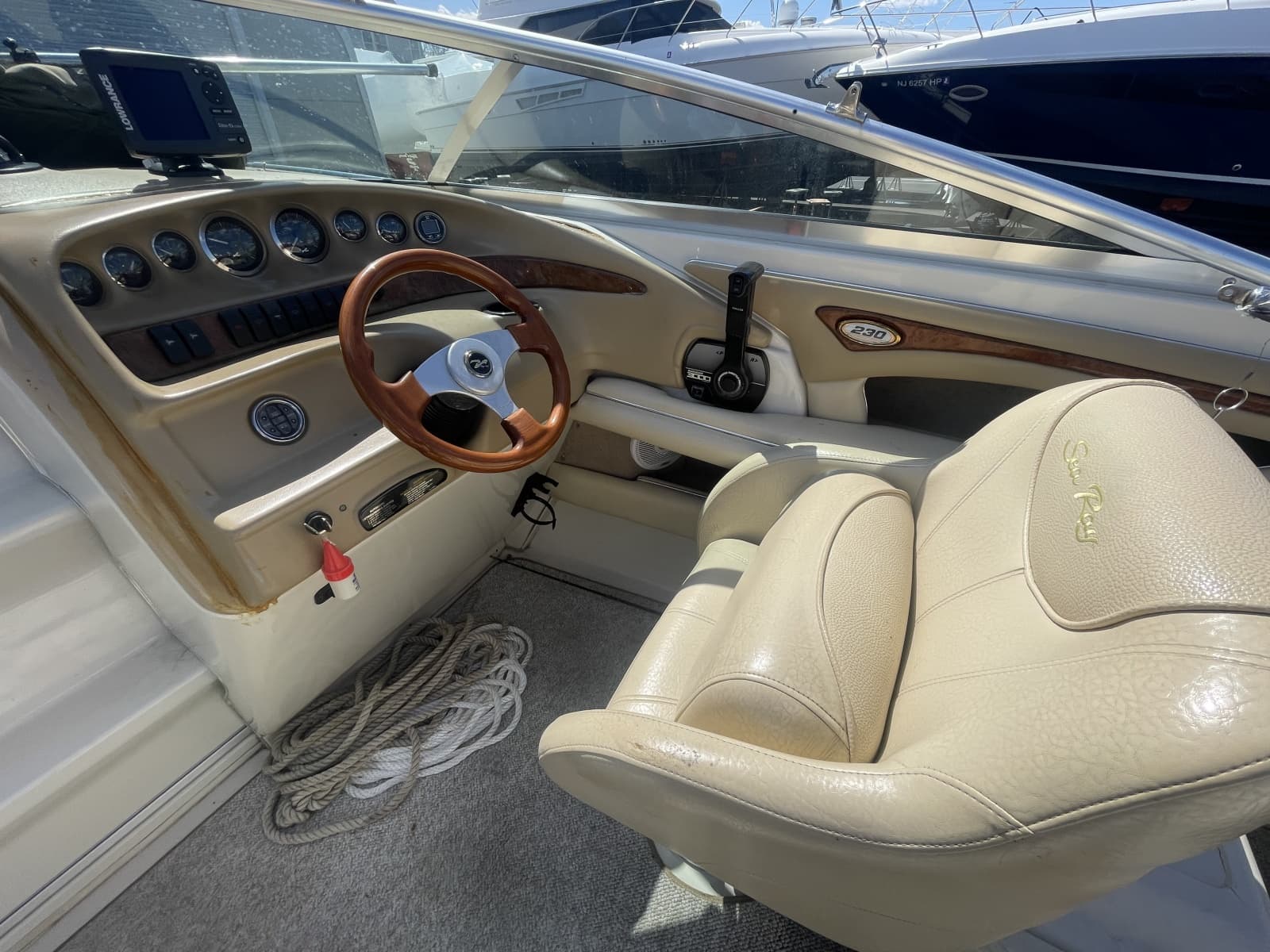 2000 Sea Ray 230 Signature