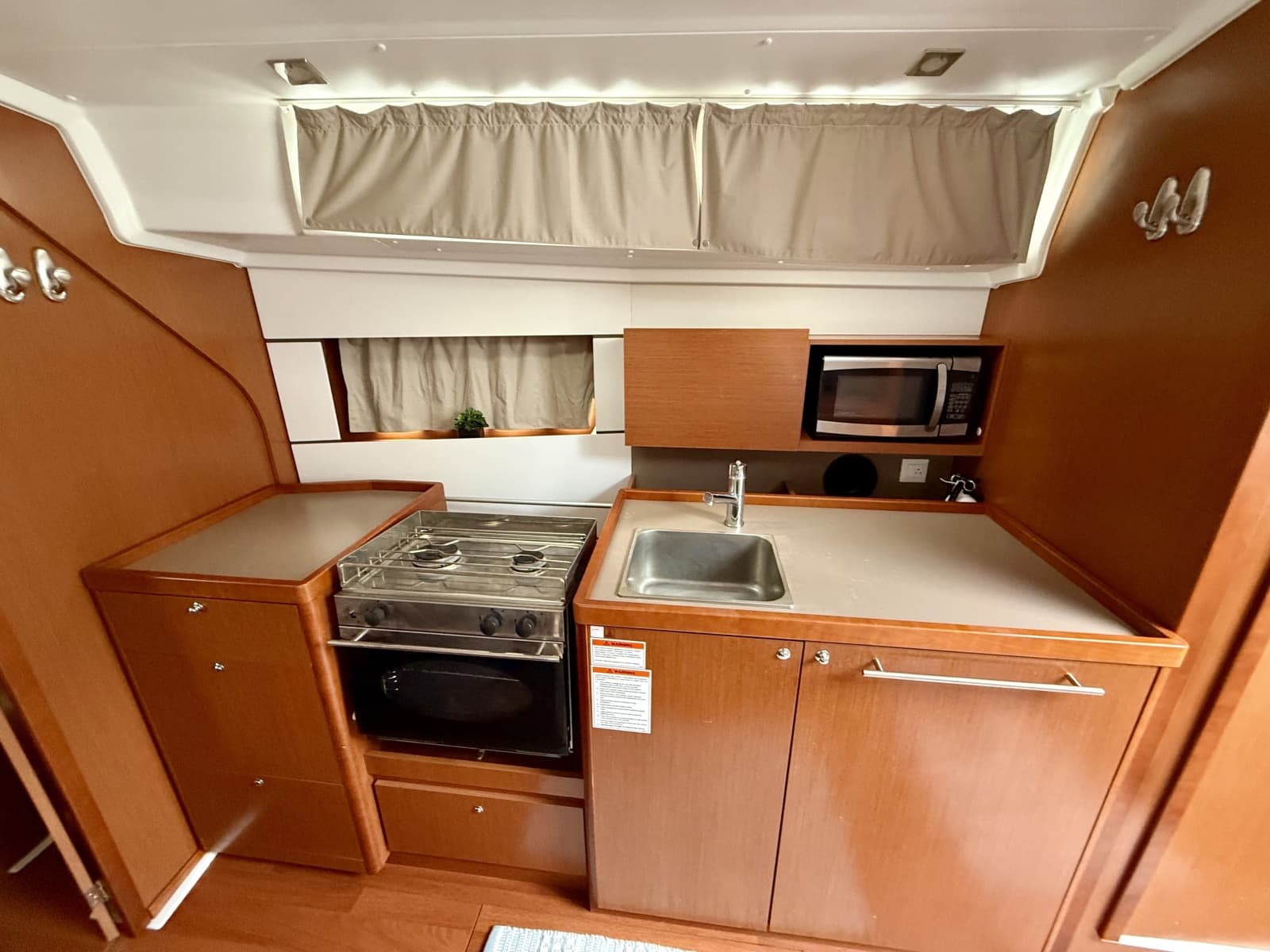 2016 Beneteau 38 - Photo 16